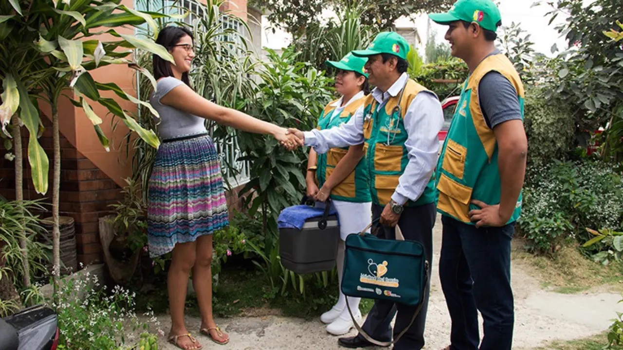 Equipo móvil de atención primaria de salud en Ecuador.